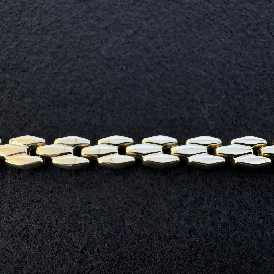 14k gold Reversible yellow and white gold Pantera link bracelet 7.25in 8.2grams - Image 4 of 4