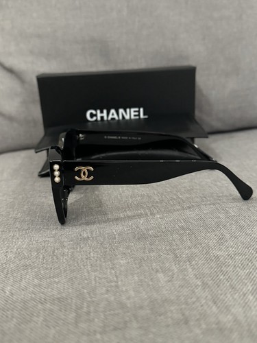 Chanel Regular Fit Black Sunglasses With Black Frame - With Box and Case - Imagen 3 de 5