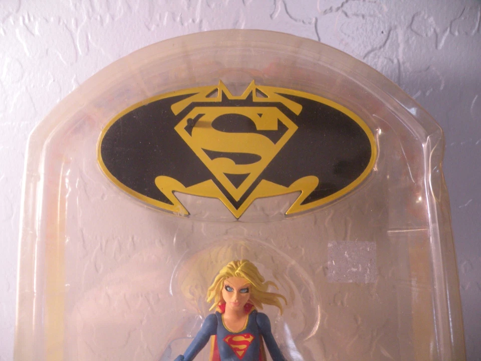 Figura de acción directa Superman Batman Serie 2 Return of Supergirl DC caja abierta Foto 2 de 4