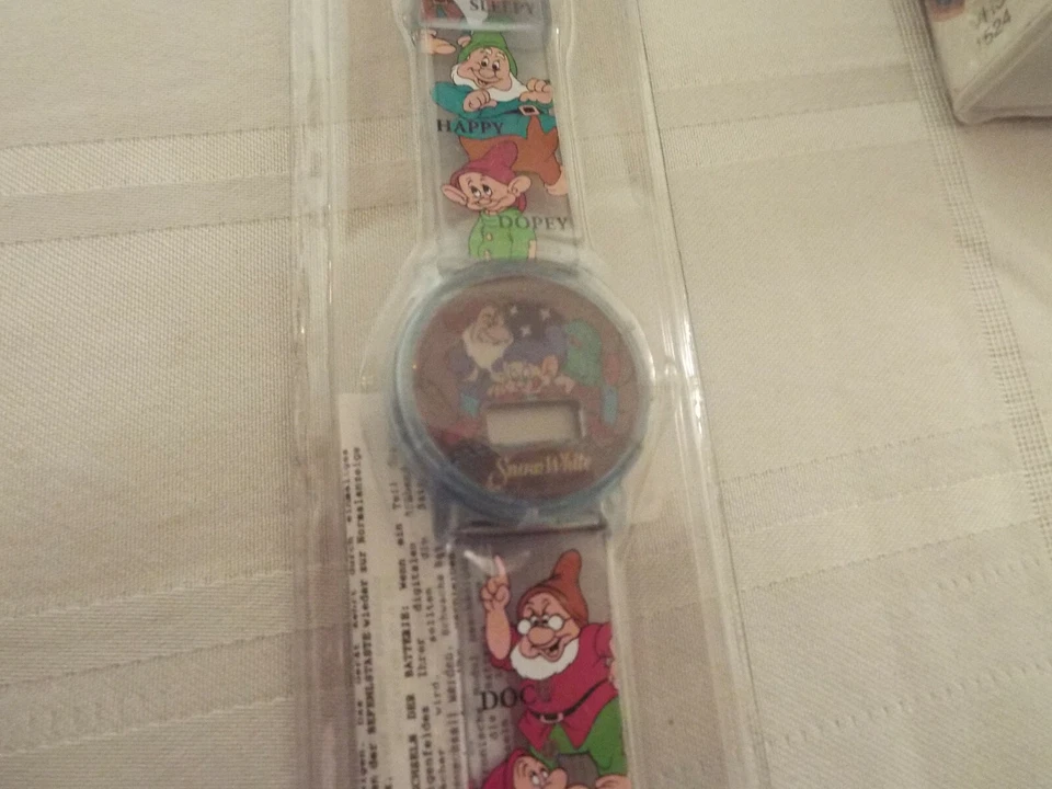 Brand New Disney Snow White VHS Masterpiece w/ Watch & Receipt 1994 - Image 2 of 4