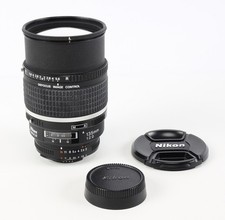 Nikon AF DC-NIKKOR 135mm f/2 D Autofocus Telephoto Lens, with Caps