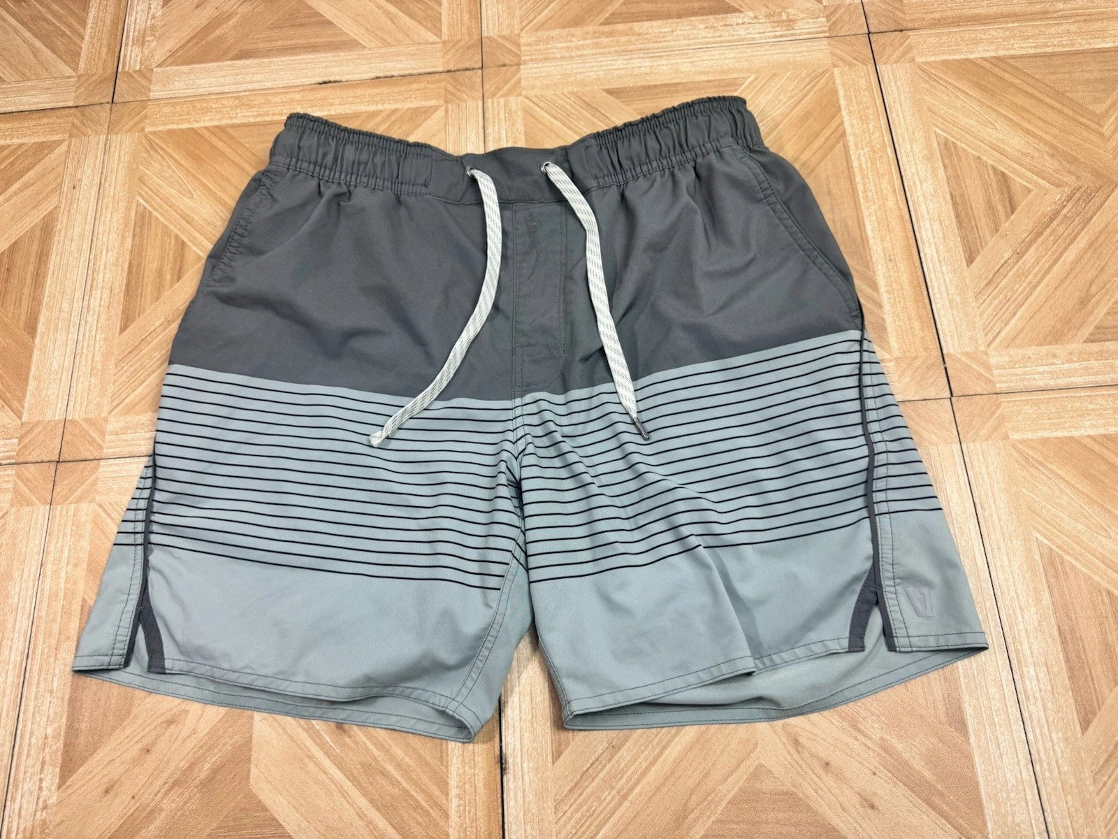 Vuori Mens Trail Shorts Size Small Shorts Lined Zip Pocket