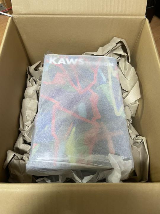 Authentic】Medicom Toy KAWS TENSION 100% 400% figure Authentic】Medicom Toy KAWS TENSION 100% 400% figure