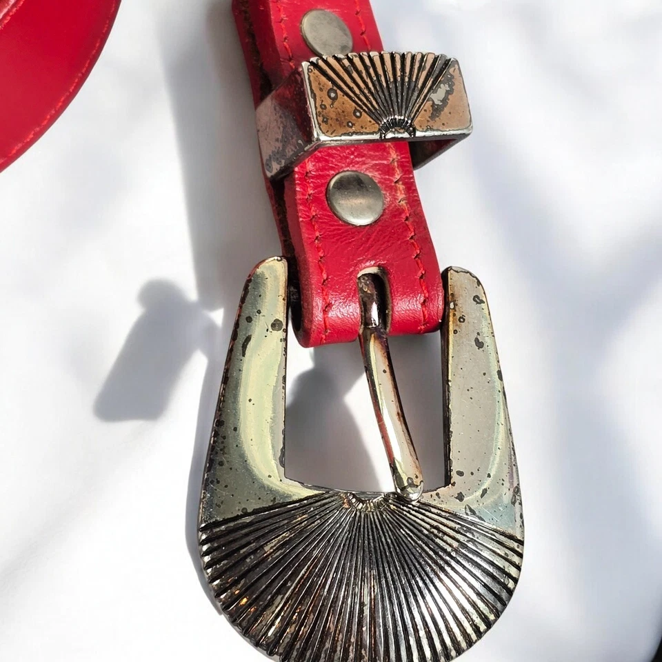 Cinturón de cuero Silver Creek Concho de colección para mujer talla 30 rojo animales occidentales EE. UU. 1990 Foto 2 de 4