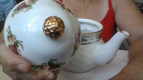 Royal Albert NICE Old Country Roses Teapot Basketweave Gold Trim Bow GREAT Cond! - Picture 15 of 24