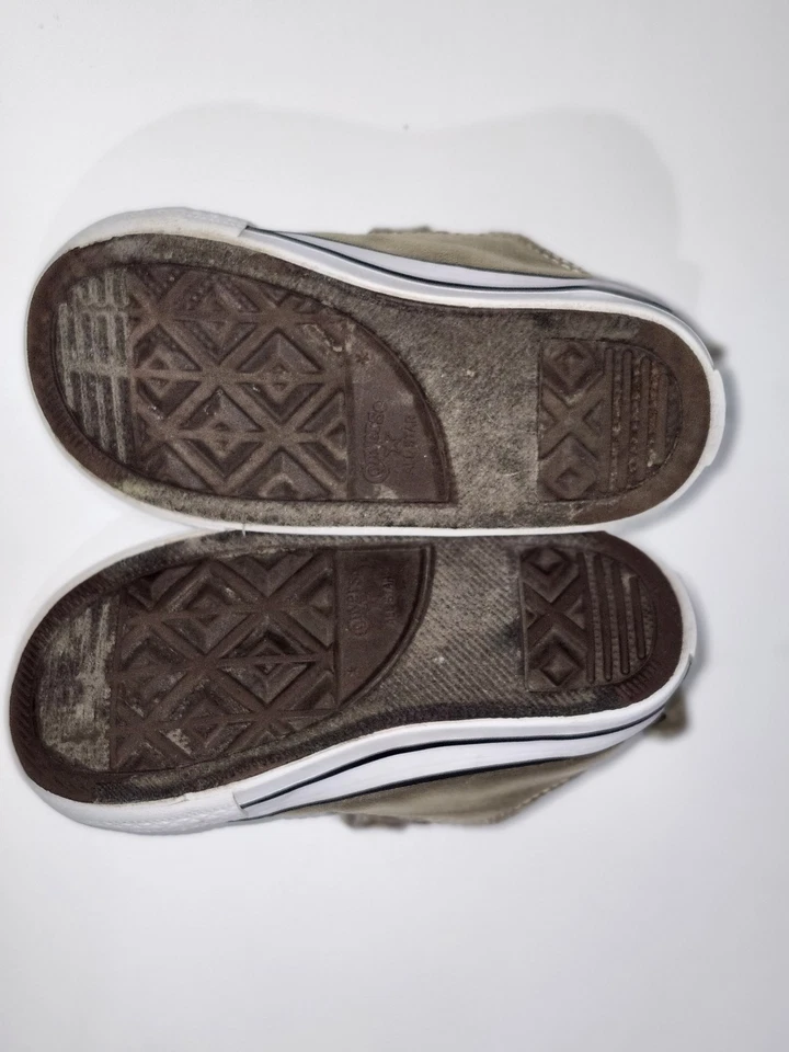 MANDRIL CONVERSE TAYLOR DORADO Y BLANCO TALLA 7 NIÑO PEQUEÑO Foto 4 de 4