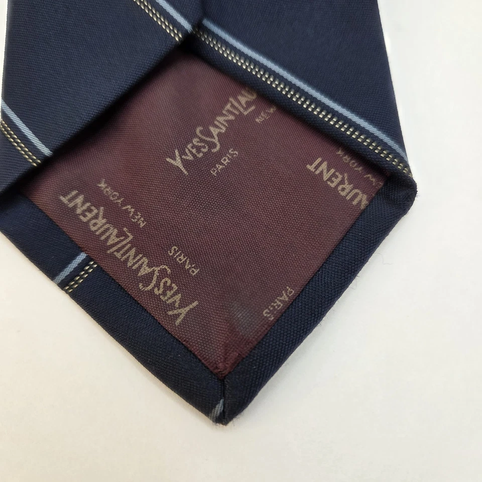 CORBATA HOMBRE YVES SAINT LAURENT AZUL MARINO RAYAS ANCHO: 3" LARGO: 58" Foto 4 de 4