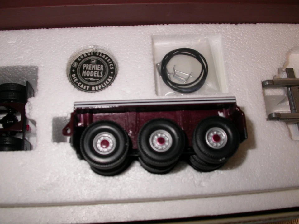 Corgi Premier Heavy Haulers US 55401 International Transtar w/ girder load - Image 3 of 4