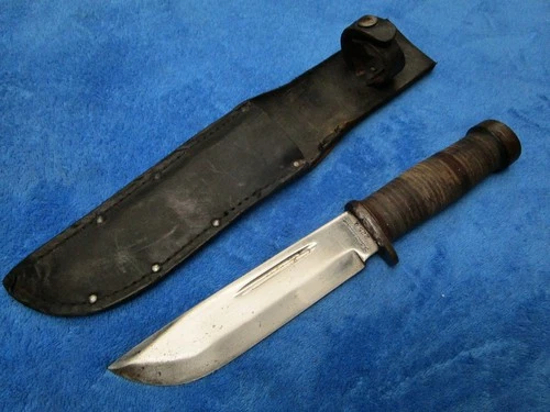 VINTAGE ORIGINAL WW2 US MILITARY CATTARAUGUS 225q FIGHTING KNIFE AND SHEATH