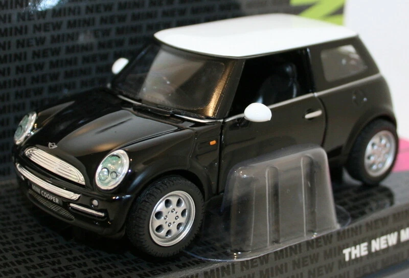 Corgi 1/36 Scale Diecast CC86503 - The New Mini Cooper - Black - Image 3 of 4
