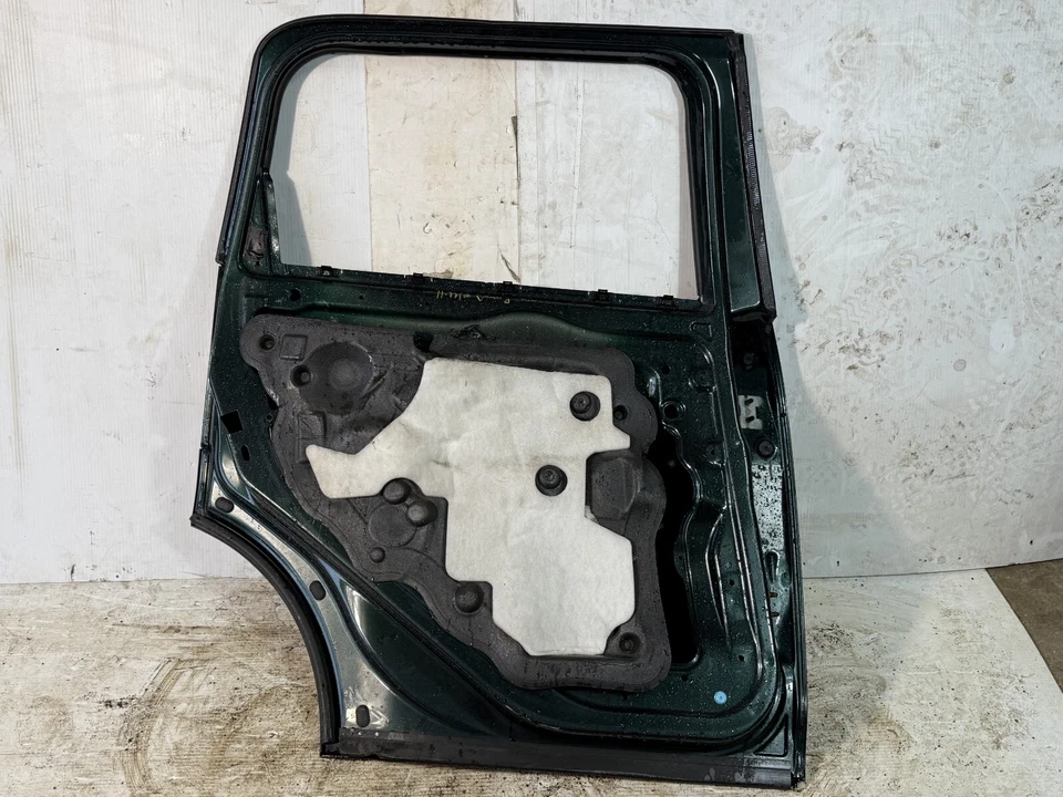 2011-2016 Mini Cooper Countryman Rear Left Driver Side Door Shell Panel OEM. Foto 3 de 4