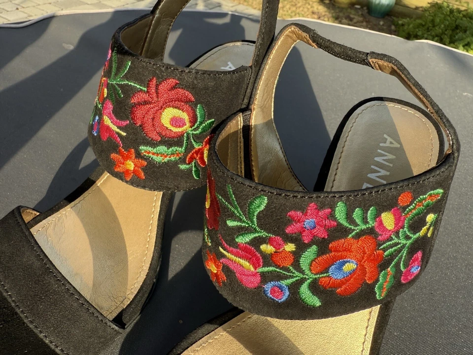 NEW Heeled Sandal Anne Klein Akorinda, Women's Size 7 Black Embroidered Suede - Image 2 of 4