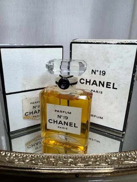 Chanel No 19 pure parfum 7 ml. Rare, vintage original 1970 edition