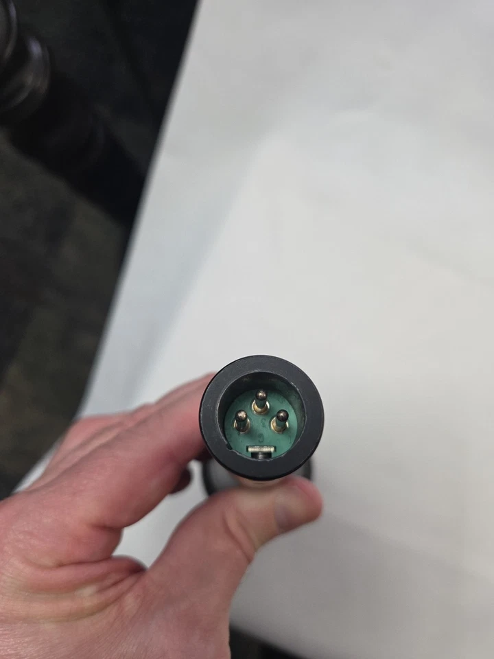 Audix OM2 Dynamic Vocal Microphone with XLR Cable Professional Stage Mic - Image 2 of 4