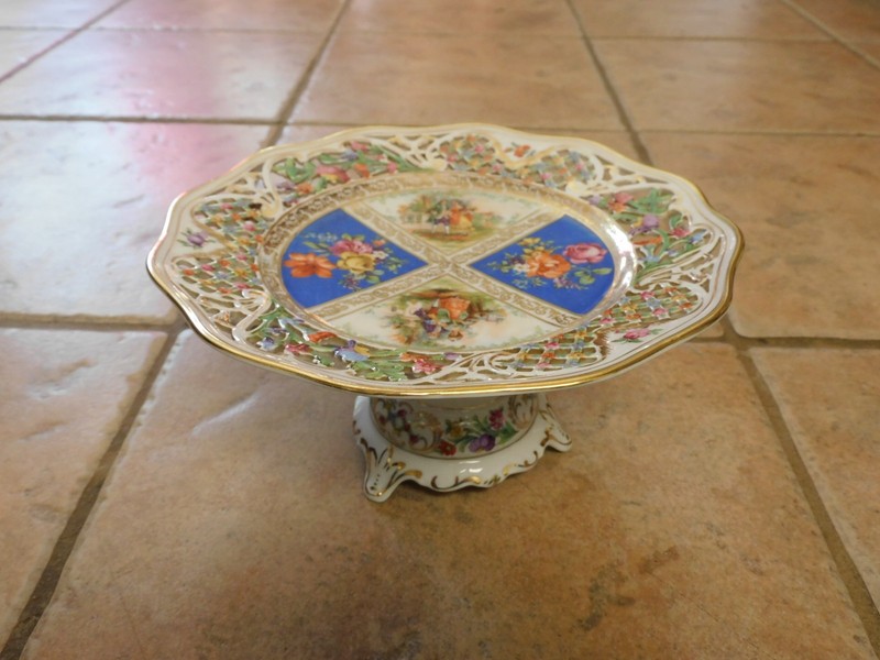 VTG SCHUMANN BAVARIA PEDESTAL PIERCED CAKE STAND SERVER ,FLOWERS , BAROQUE SCENE