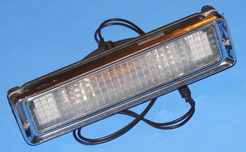1975-78 CADILLAC ELDORADO OEM FRONT BUMPER TURN SIGNAL MARKER LIGHT - LH