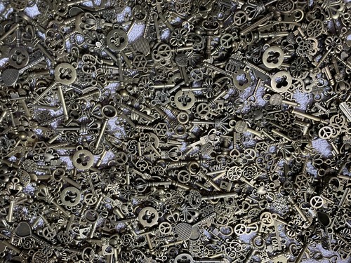 ~100~ Small Skeleton Keys~ Bronze Tone- Charms, Pendants, Crafting Lot!! - Picture 8 of 12