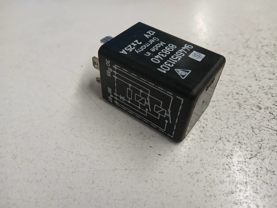 Porsche 924 944 928 relé multiusos 944 615 113 01 usado 84 944 Foto 4 de 4