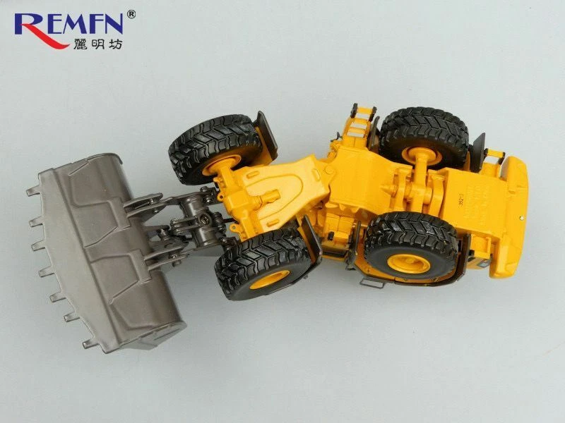 Motorart Volvo L180H Wheel Loader 1/50 Scale Diecast Model New in Original Box - Image 3 of 4