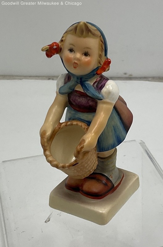 Goebel Hummel Multicolor Little Helper TMK 3 Hand Painted Porcelain