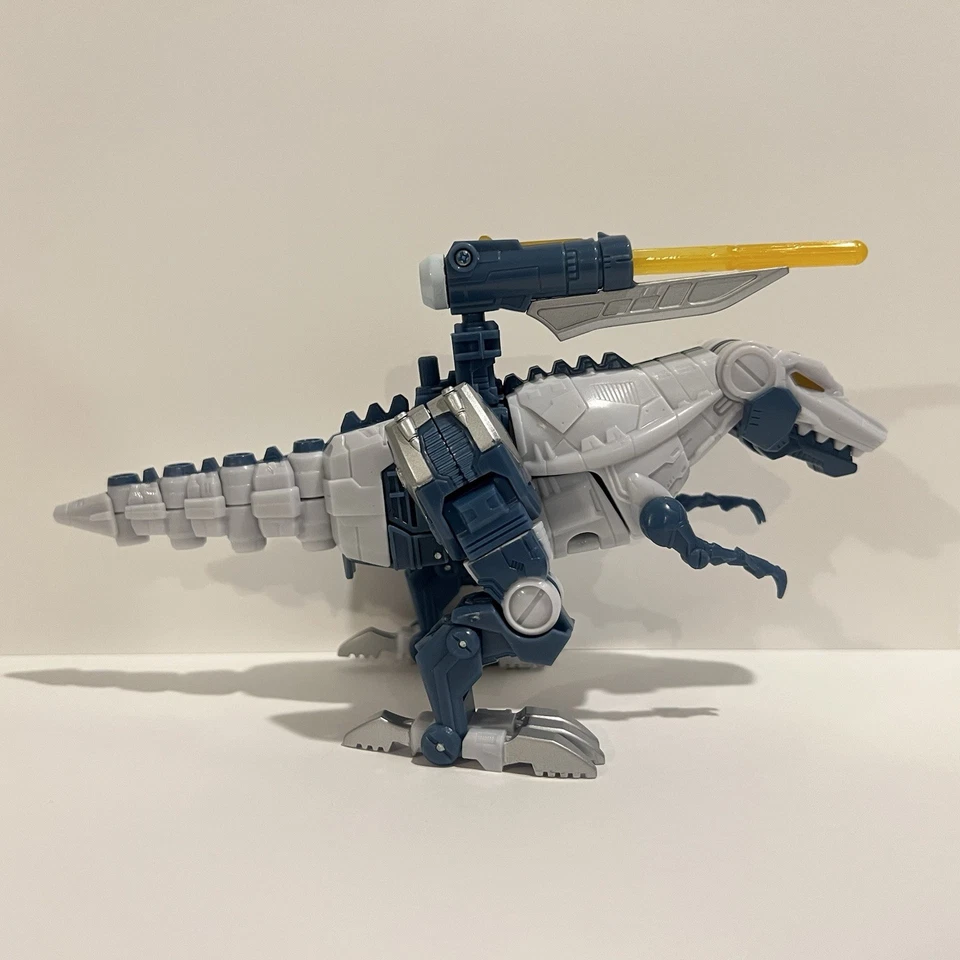 Hasbro Transformers Universe Special Edition Overkill Loose Complete Great Shape - Image 4 of 4