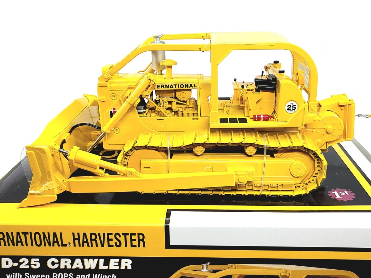 International IH TD-25 Dozer Sweep ROPS Winch First Gear 1:25