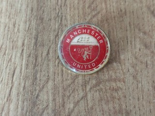 VINTAGE MANCHESTER UNITED MAN UTD ENAMEL BADGE