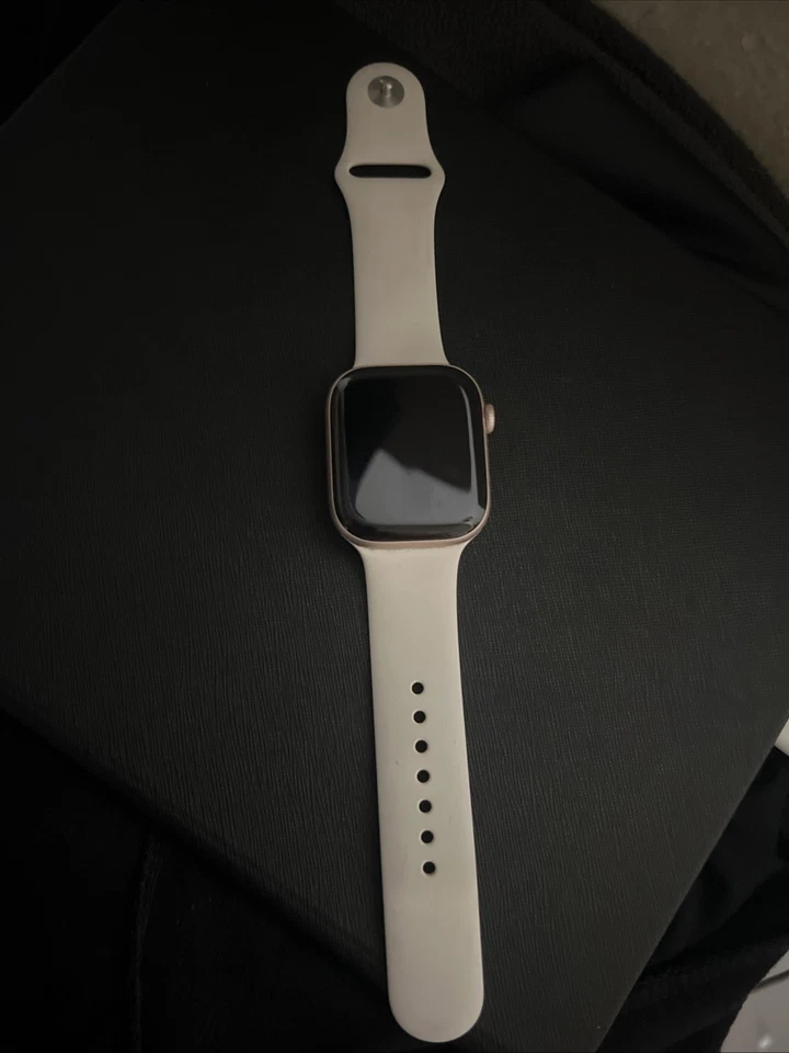 Apple Watch Series 10 GPS+Celular46mmAluminio con LightBlush SportBandOro Rosa Foto 3 de 4