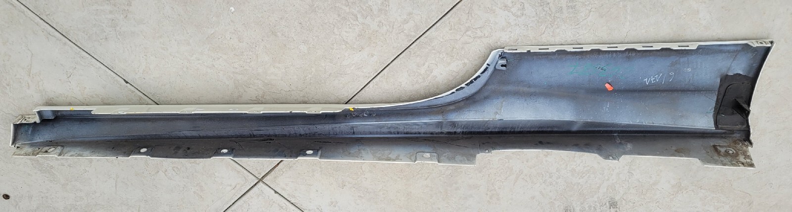 Ferrari 488 Side Skirt, Rocker Panel right side, OEM 086612000 White Molding  