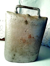 PRIMATIVE HEAVY METAL COW/BULL BELL, 7 1/2 X 5 X 3 1/2 INCHES, RIVETTED & FORGED
