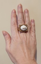 Anello in bronzo e cammeo