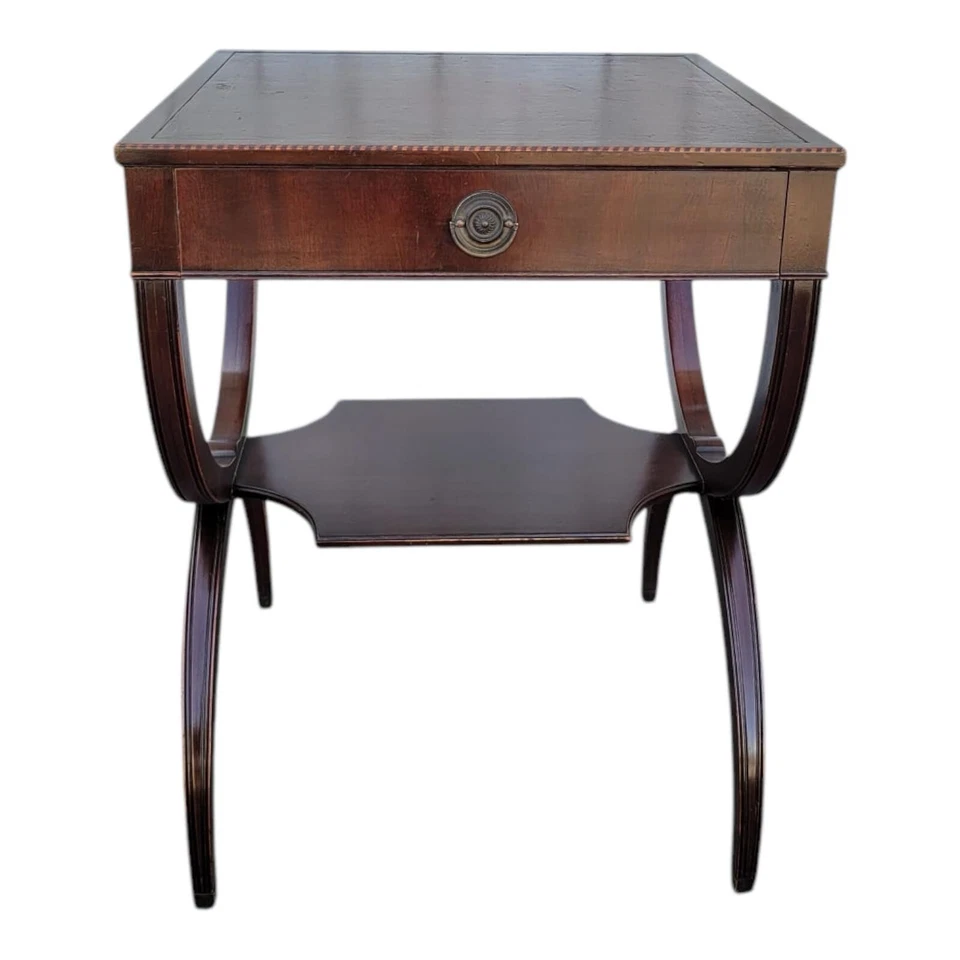 Antigua mesa Regency caoba con incrustaciones de cuero superior 1 cajón detalle estampado Foto 2 de 4