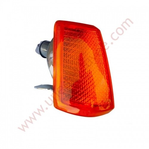 Clignotant droit orange Peugeot 205 pour remplacer un feu cassé au contrôle technique