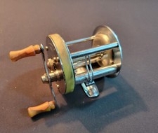 Vintage Shakespeare Triumph Baitcasting Reel - Model 1958 - Made in USA