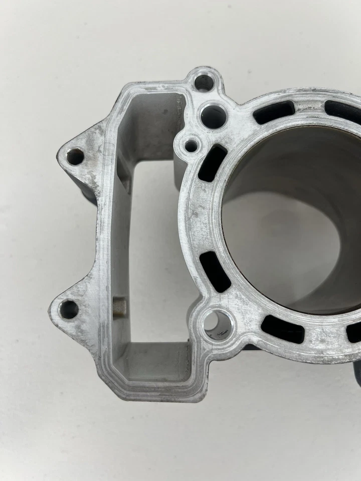 13-17 2013-2017 TRIUMPH DAYTONA 675 R MOTOR EXTREMO SUPERIOR CILINDRO PARED OEM T1160977 Foto 2 de 4