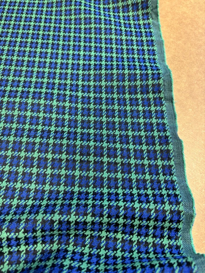 10 Metres Blue & Green Check Acrylic & Viscose Jacket Suit Skirt Fabric. - Image 2 of 4