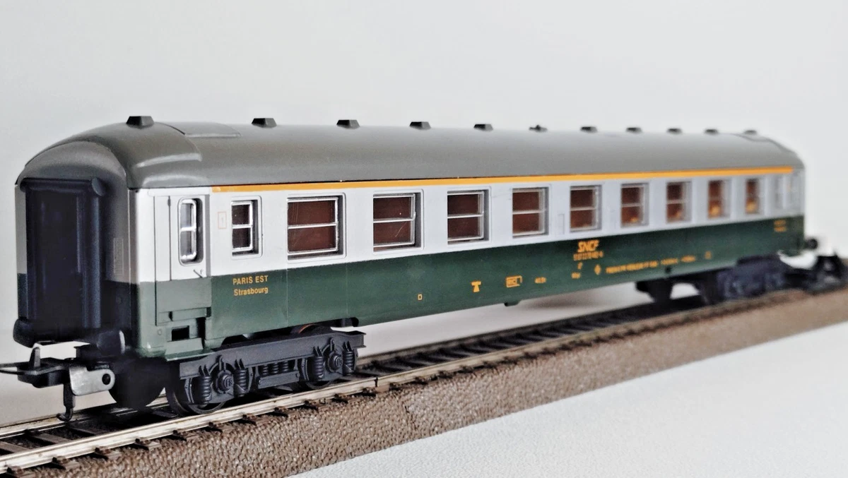 Voiture voyageurs à bogies CORAIL internationale, type Vu75, 2ème classe/fourgon B6Dd2