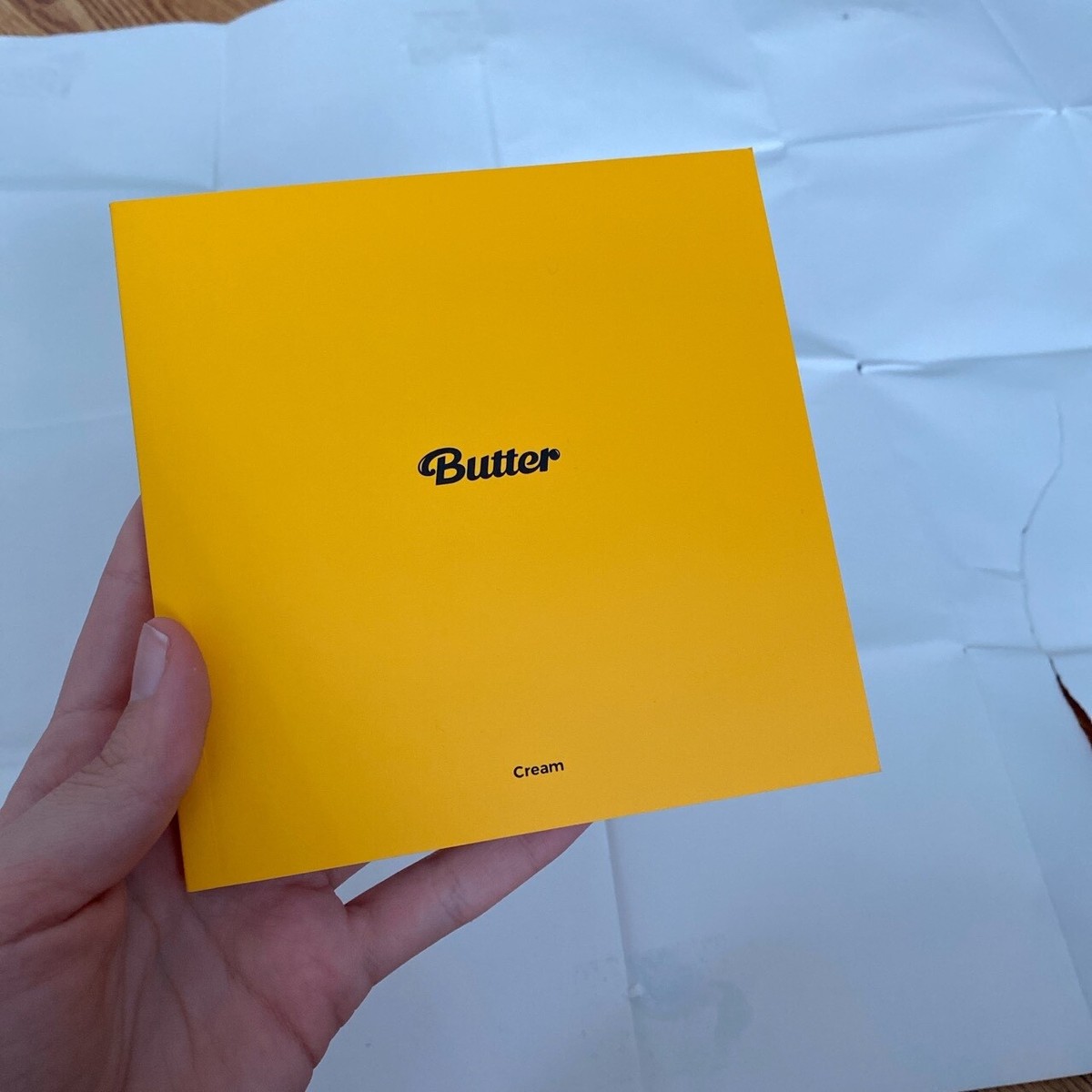 「BTS,THE BEST」、「BTS Butter（Cream版）」 Amazon.com: BTS Album - [ BUTTER ] (CREAM Ver.) CD-R +