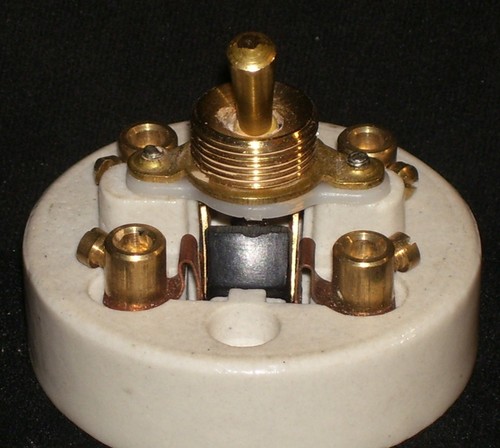 Vintage Ottone E Ceramica 2 Way Elettrico Switch Button Arredo Casa Set Di 6 - Foto 8 di 9