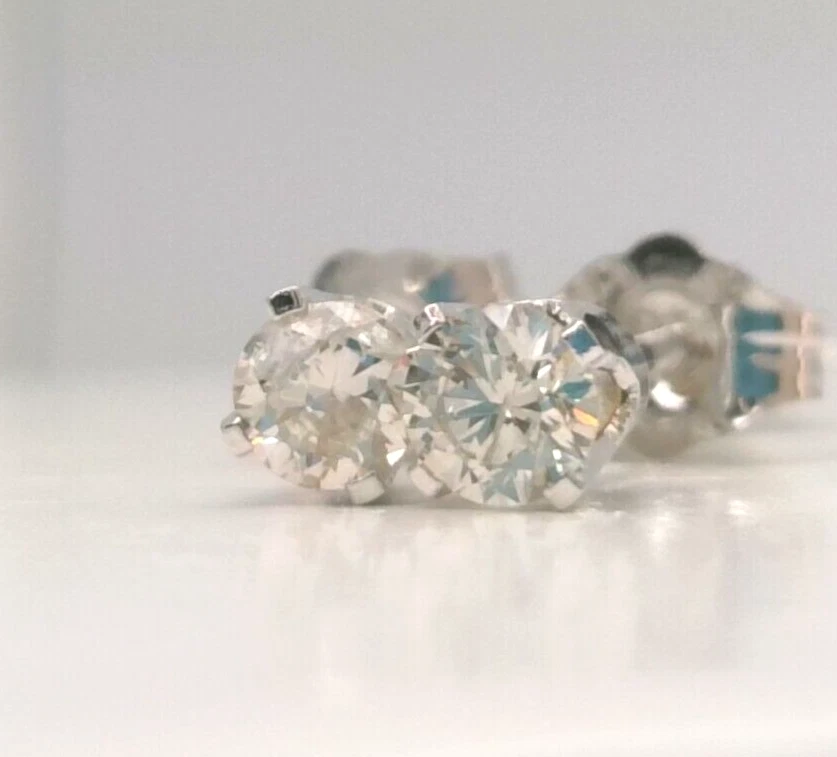 ¡Aretes de diamantes reales de 1/3 quilates certificados de oro blanco sólido de 14 k de $1300! WOW Foto 2 de 4