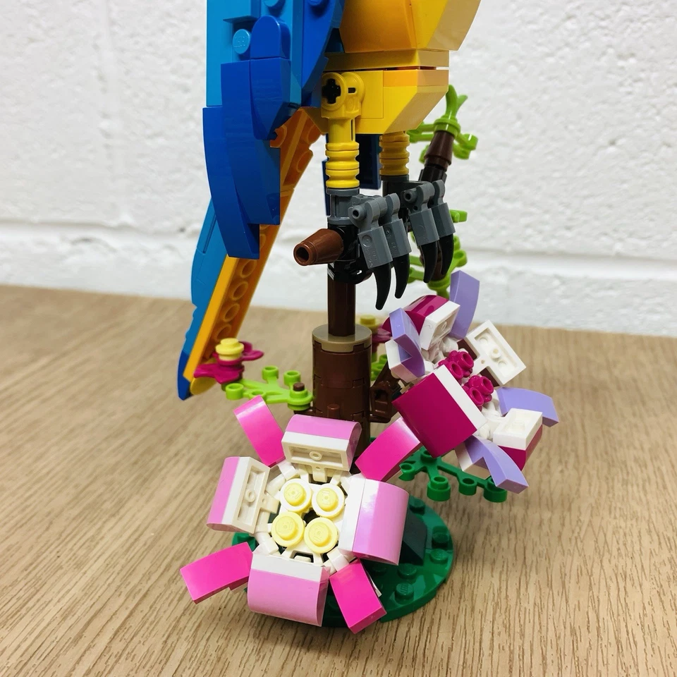 LEGO Creator 31144 Exotic Pink Parrot, photo 3 of 5