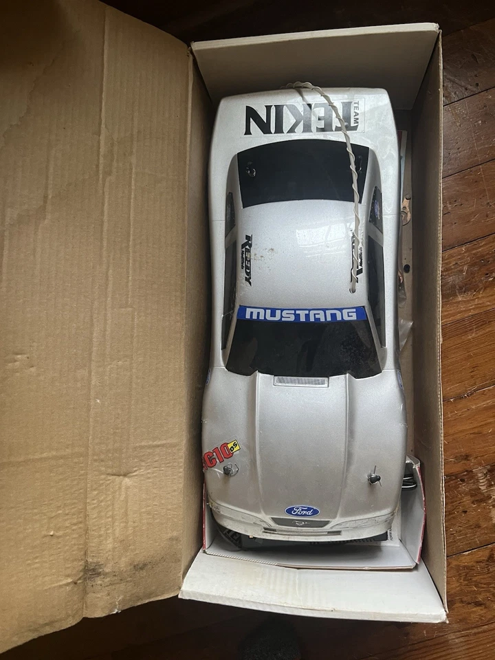 Team Associated RC10DS RACER w/FULL Silver Body | ONE OF A KIND Vintage RC Car - Image 4 of 4