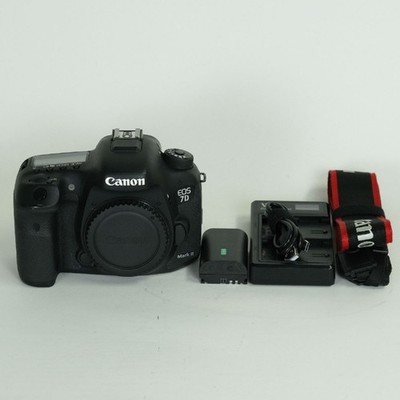 Good condition Canon EOS 7D Mark II Canon EF S Mount