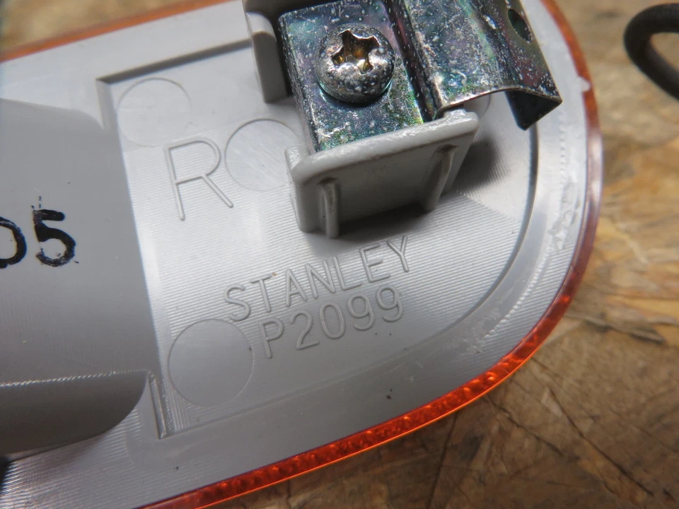 MAZDA PROTEGE 5 OEM # BN5V-51-5E0B OEM new FRONT SIDE MARKER LIGHT RH - Image 3 of 3