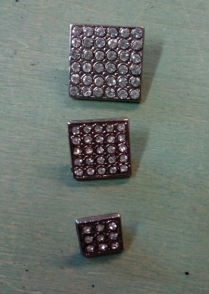 12 Bottoni misti gioiello con brillantini color argento - Immagine 2 di 3