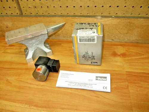 Parker 71215SN1KF00N0D300P3 *NEW* Hydraulic Solenoid Valve 120VAC 1/8"