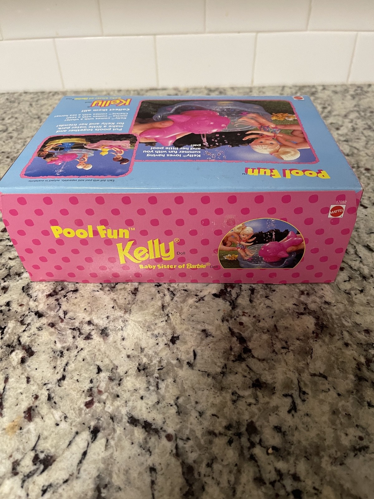 New old Sto 1996 Pool Fun Kelly Baby Sister Barbie Set Whale Squirts Kelly Kicks