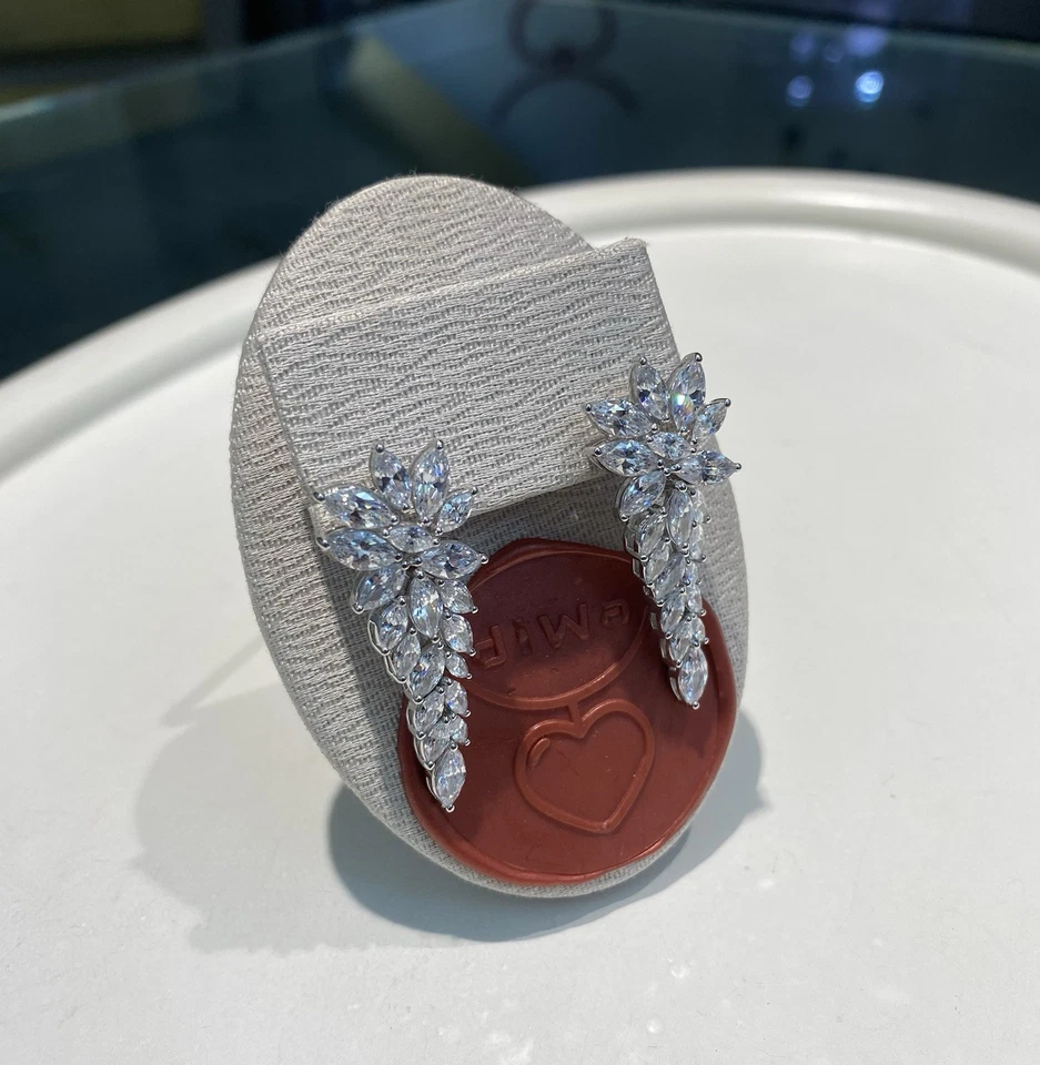 Orecchini Pendenti Donna Argento 925 Rodio Bianco con Zirconi Navette Eleganti - Immagine 4 di 4