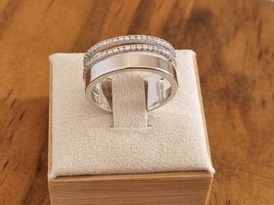 Anillo en Plata de 1ª ley con Circonitas