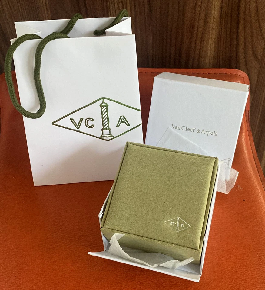 Van Cleef Necklaces Valvet Box, Bag (Full Set) NEW - Image 4 of 4